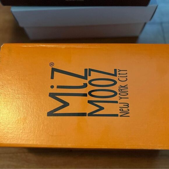 NWT Miz Mooz genuine leather ivory wedge sandals. New in the box! Size 7 - Picture 2 of 6